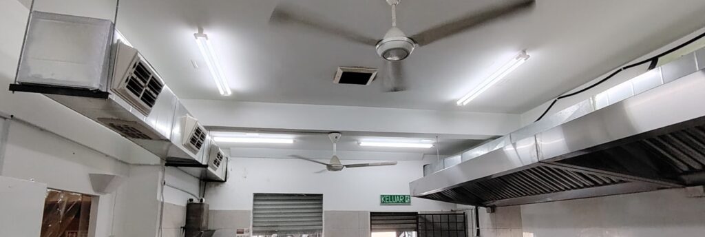 Restaurant Kitchen Exhaust Hood with Air Cooler