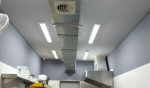 Restaurant Kitchen Exhaust Hood with Air Cooler